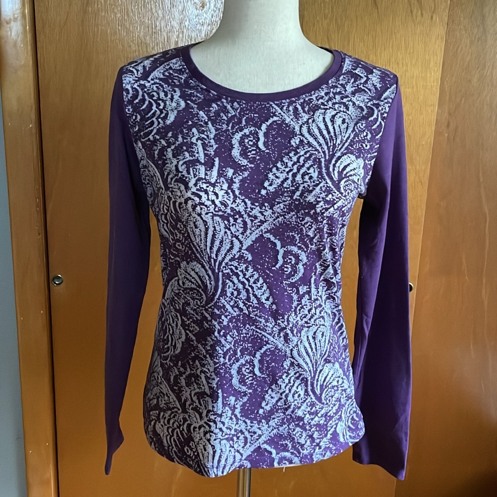 Tahari purple long sleeves top size S. Front design. Crew neckline